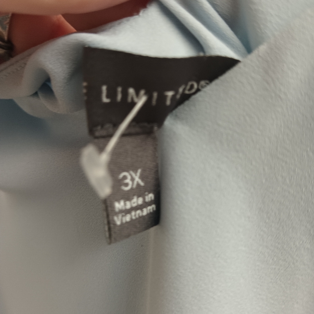 Beautiful Powder Blue Top - Picture 5 of 5